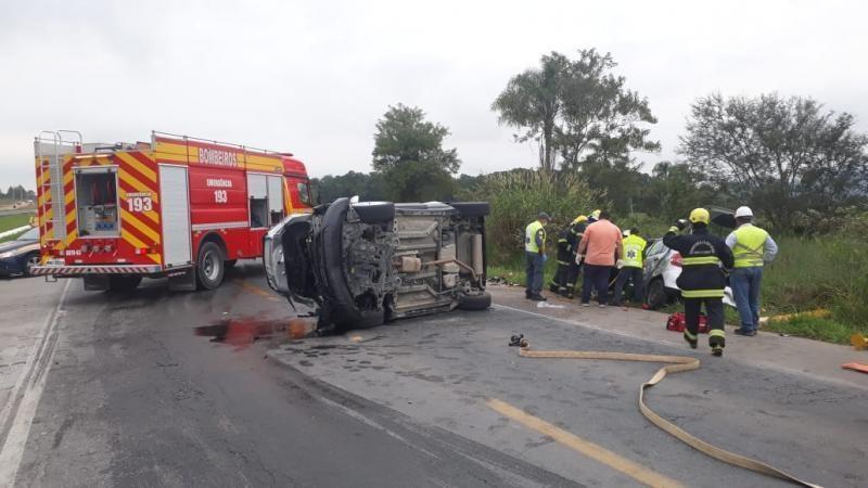 Cinco pessoas morrem em acidentes nas rodovias de SC durante o fim de semana