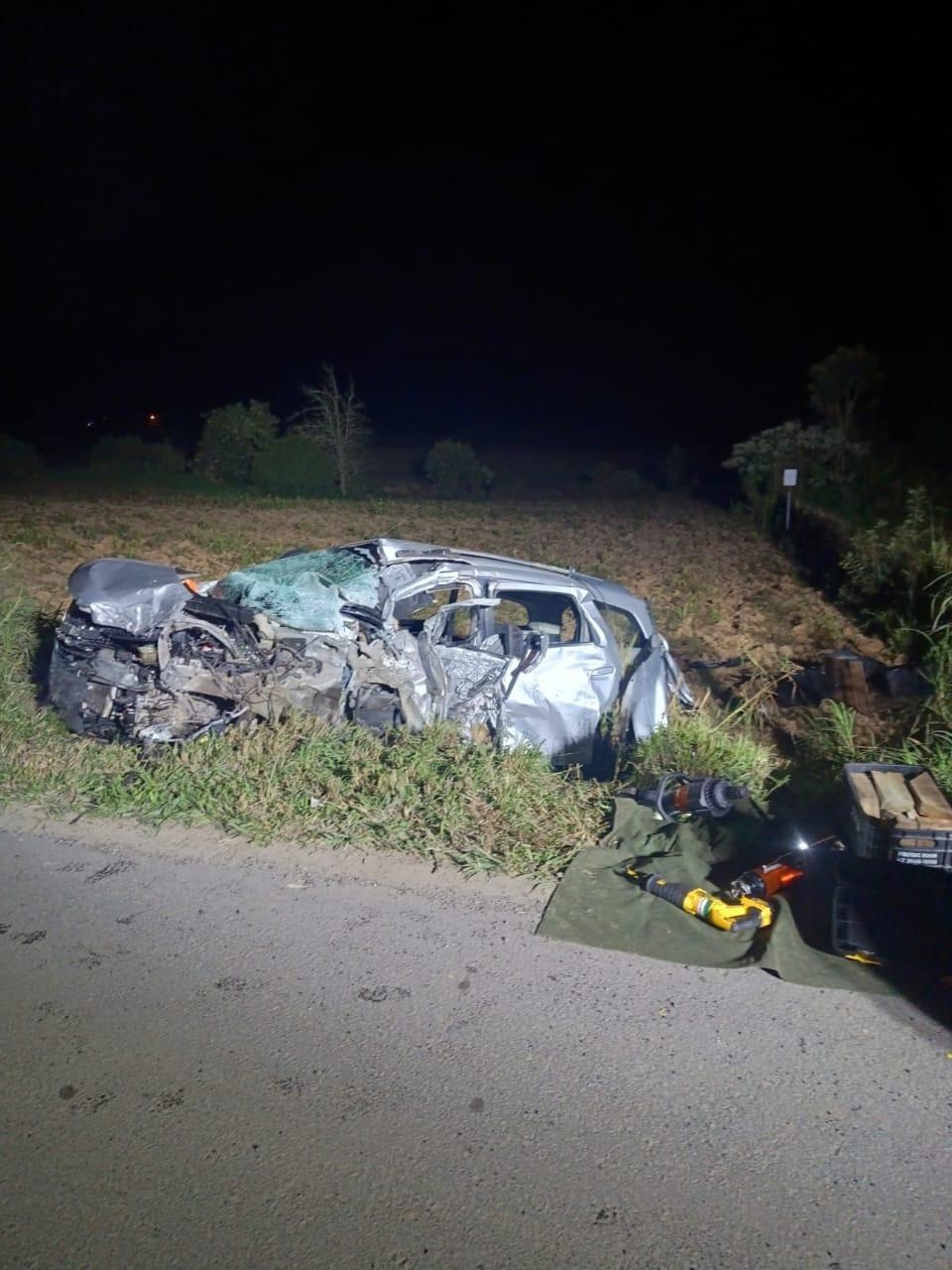 Colisão entre automóvel e ônibus deixa motorista gravemente ferido
