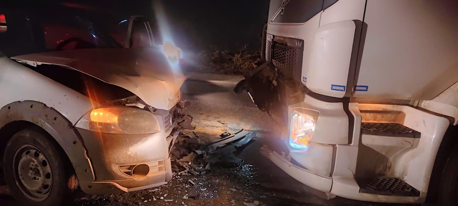 Colisão entre carro e caminhão deixa um ferido em Alfredo Wagner 