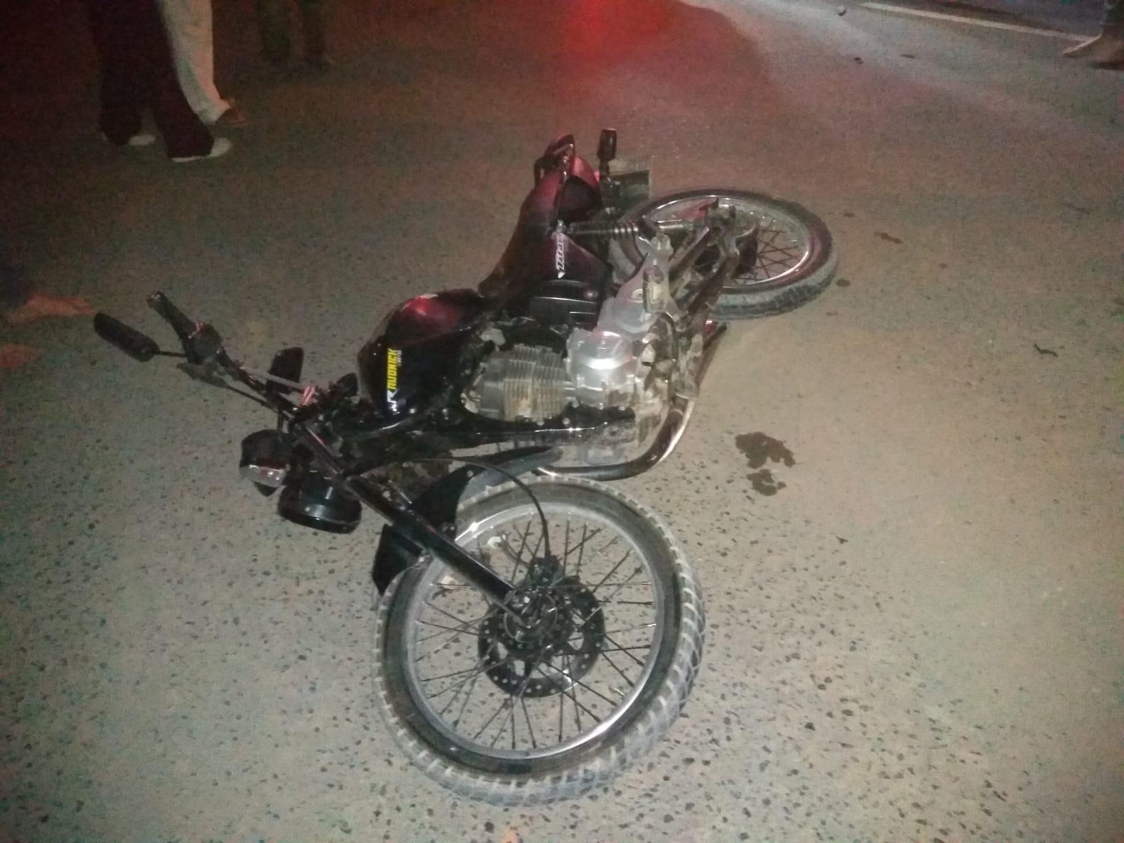 Colisão entre carro e moto deixa um ferido na SC-110