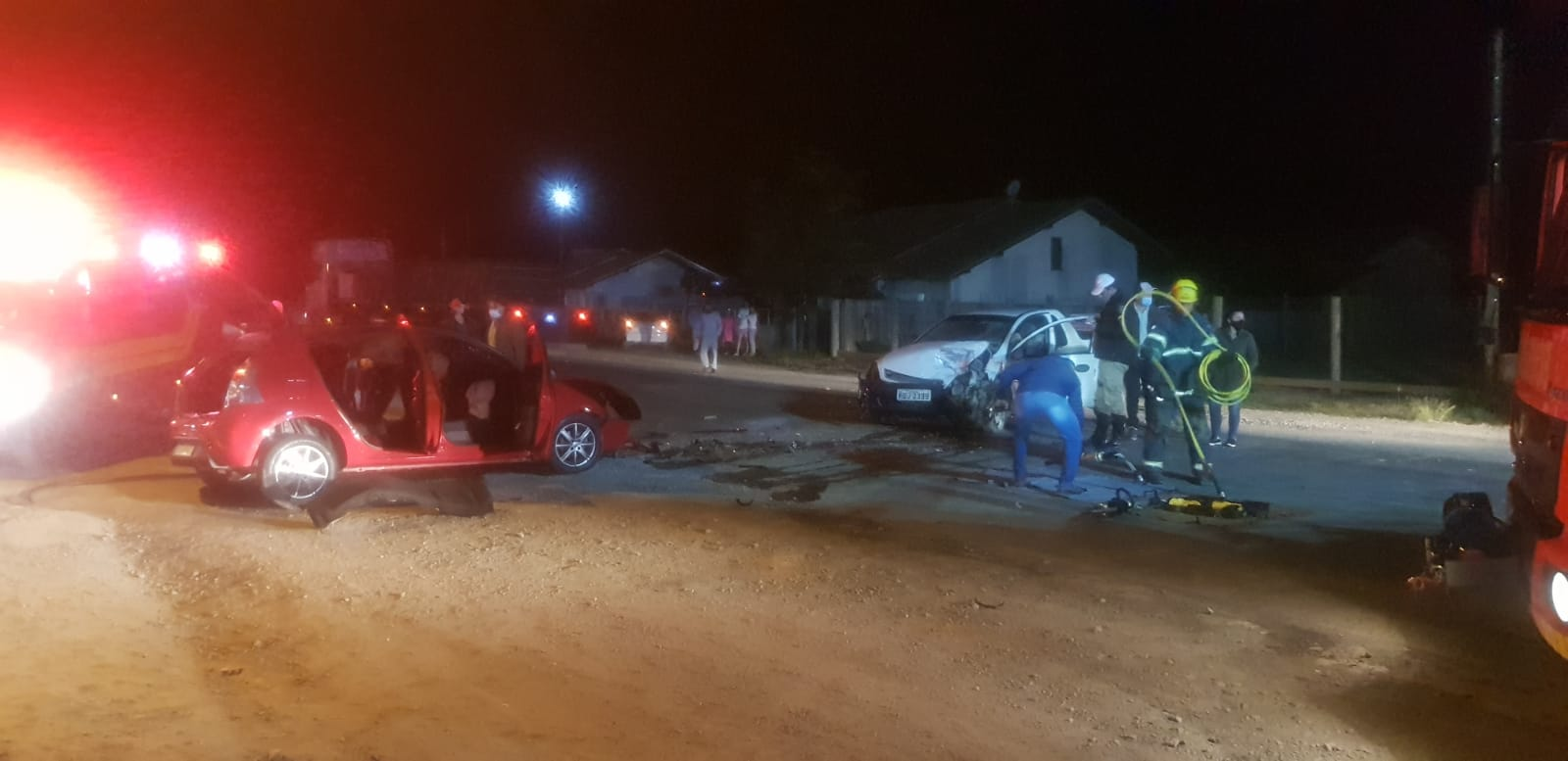 Colisão entre dois veículos deixa quatro feridos na SC-350, em Aurora