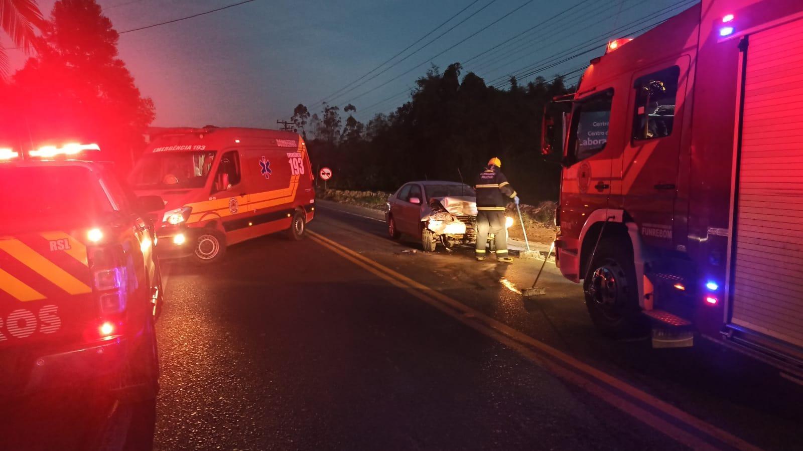 Colisão frontal deixa motorista gravemente ferido em Aurora