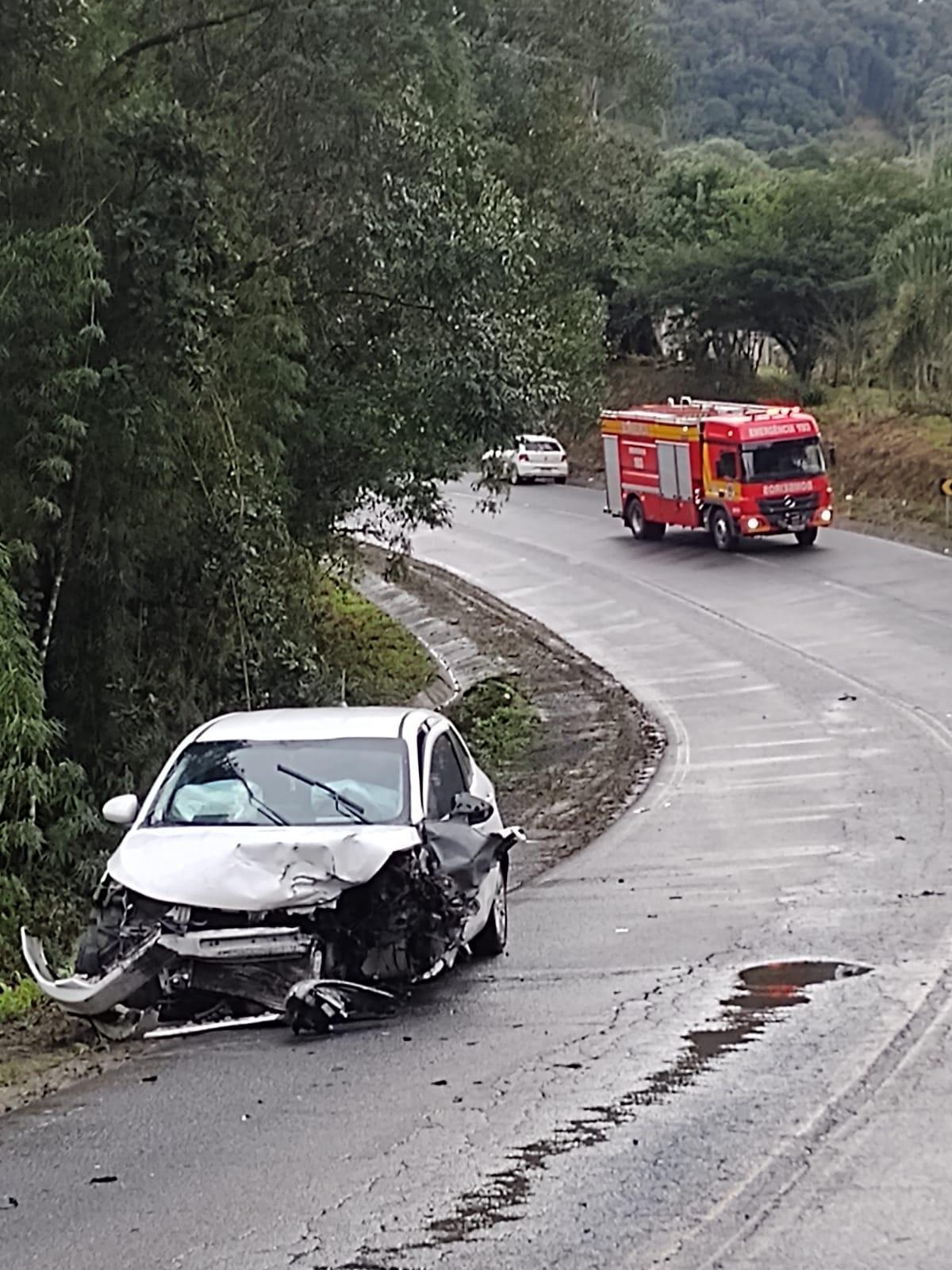 Colisão frontal deixa quatro feridos na SC-350 em Ituporanga 