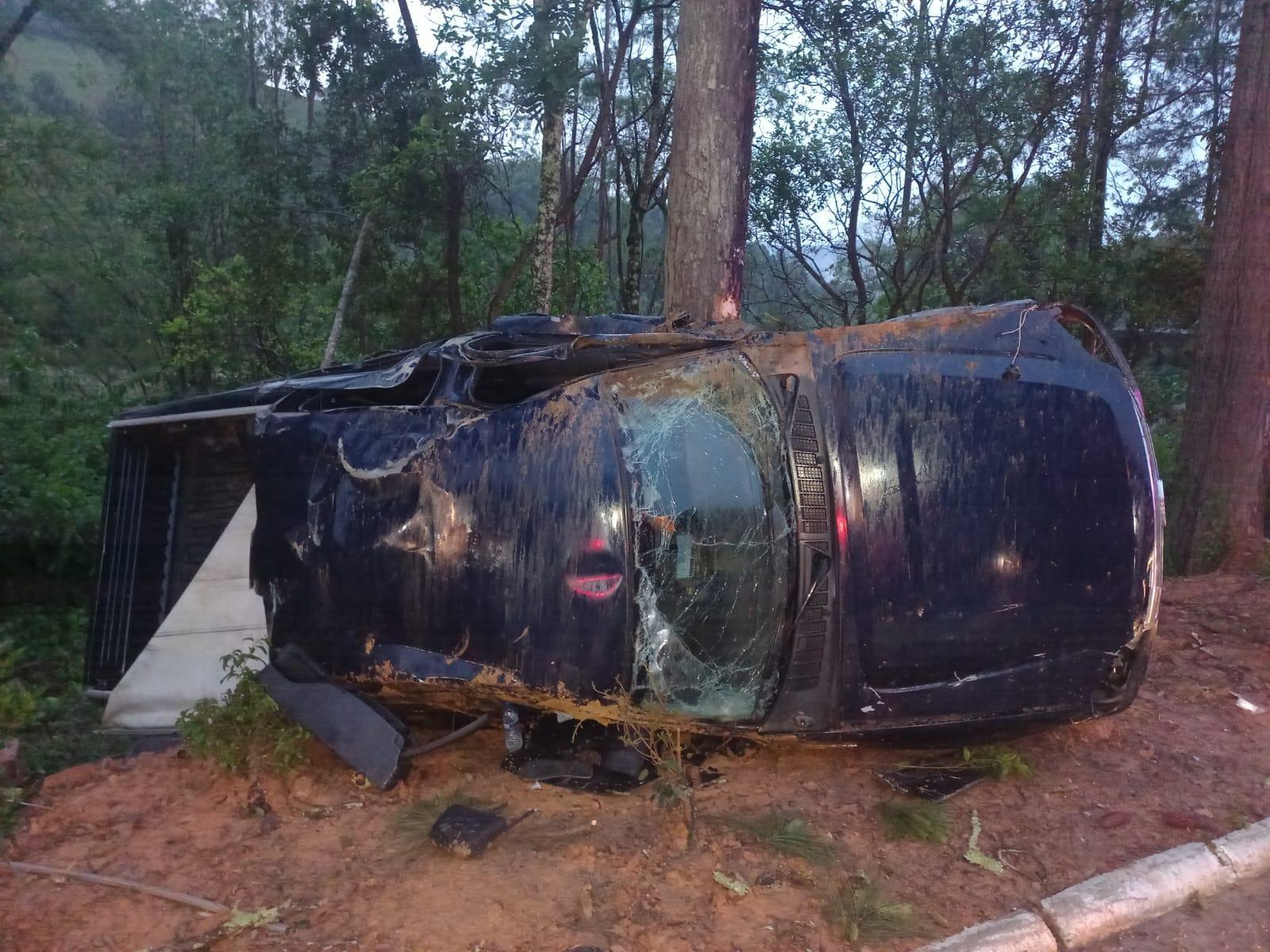 Colisão frontal deixa quatro pessoas feridas na SC-350 em Aurora