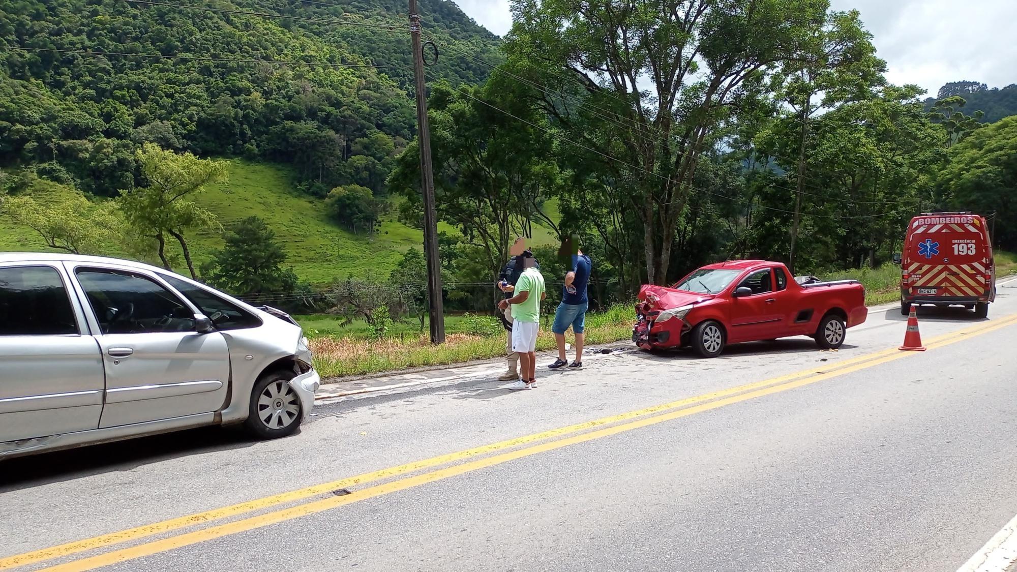 Colisão Frontal é registrada na BR-282 em Alfredo Wagner