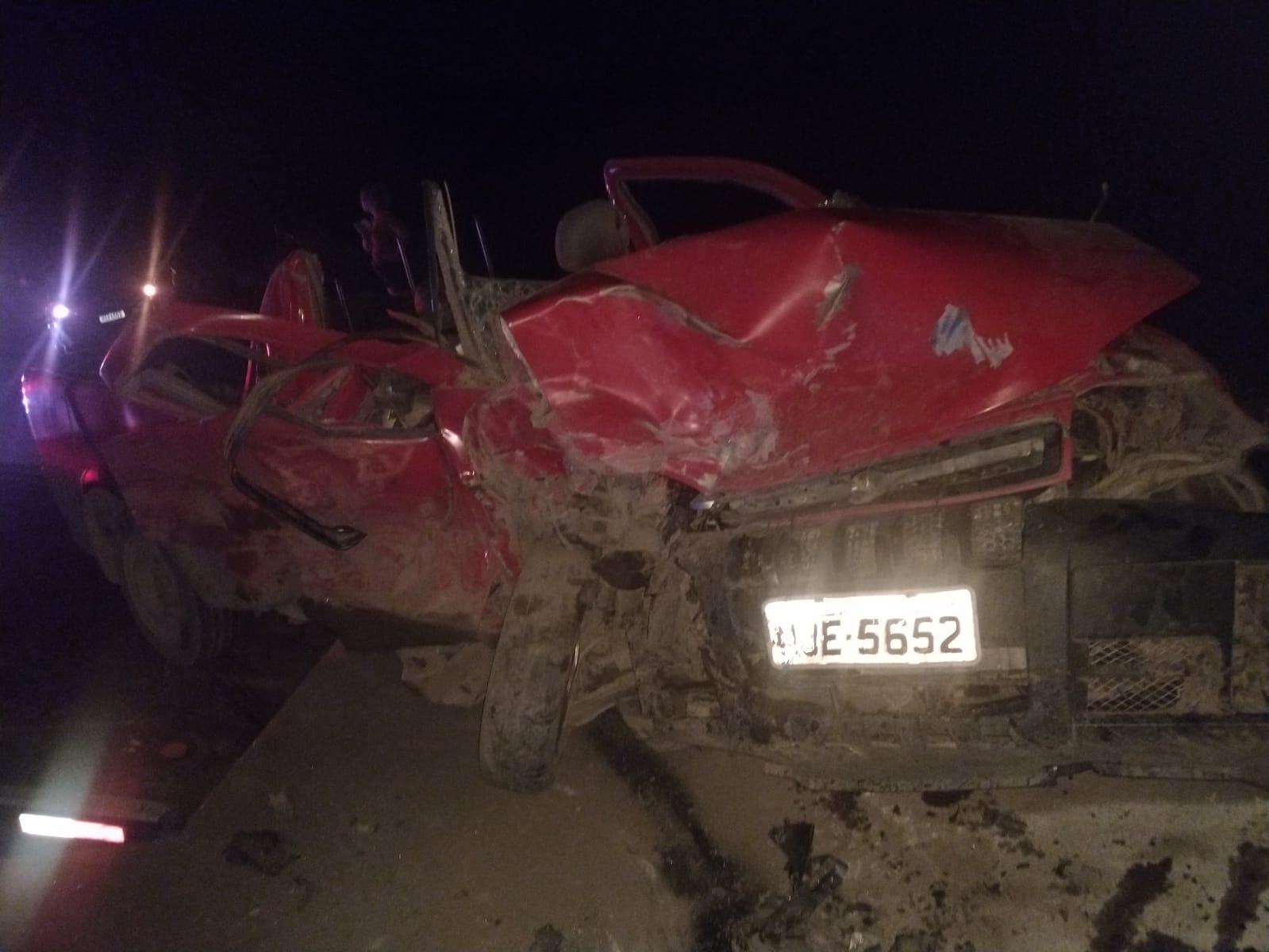Colisão frontal entre dois carros deixa três feridos na SC-110 em Ituporanga