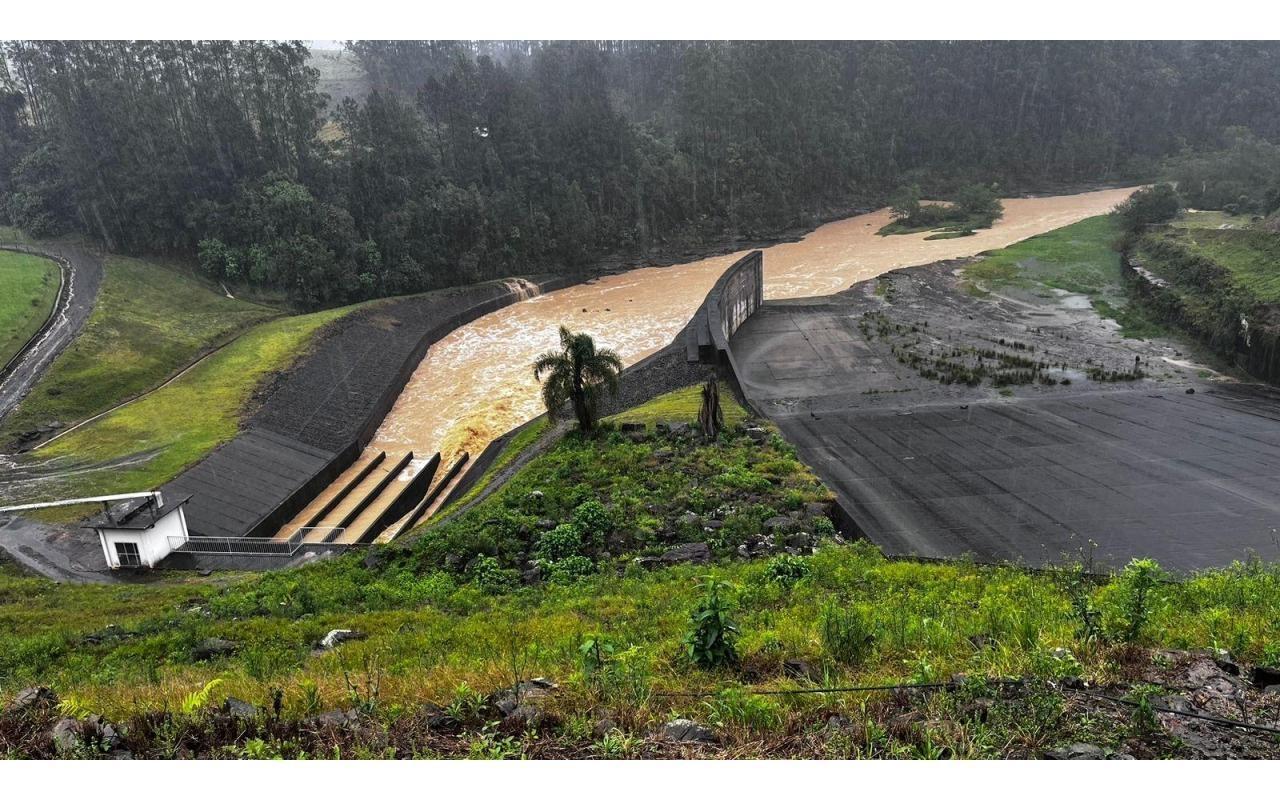 Com a diminuição do nível dos rios Defesa Civil do Estado inicia abertura das barragens no Alto Vale