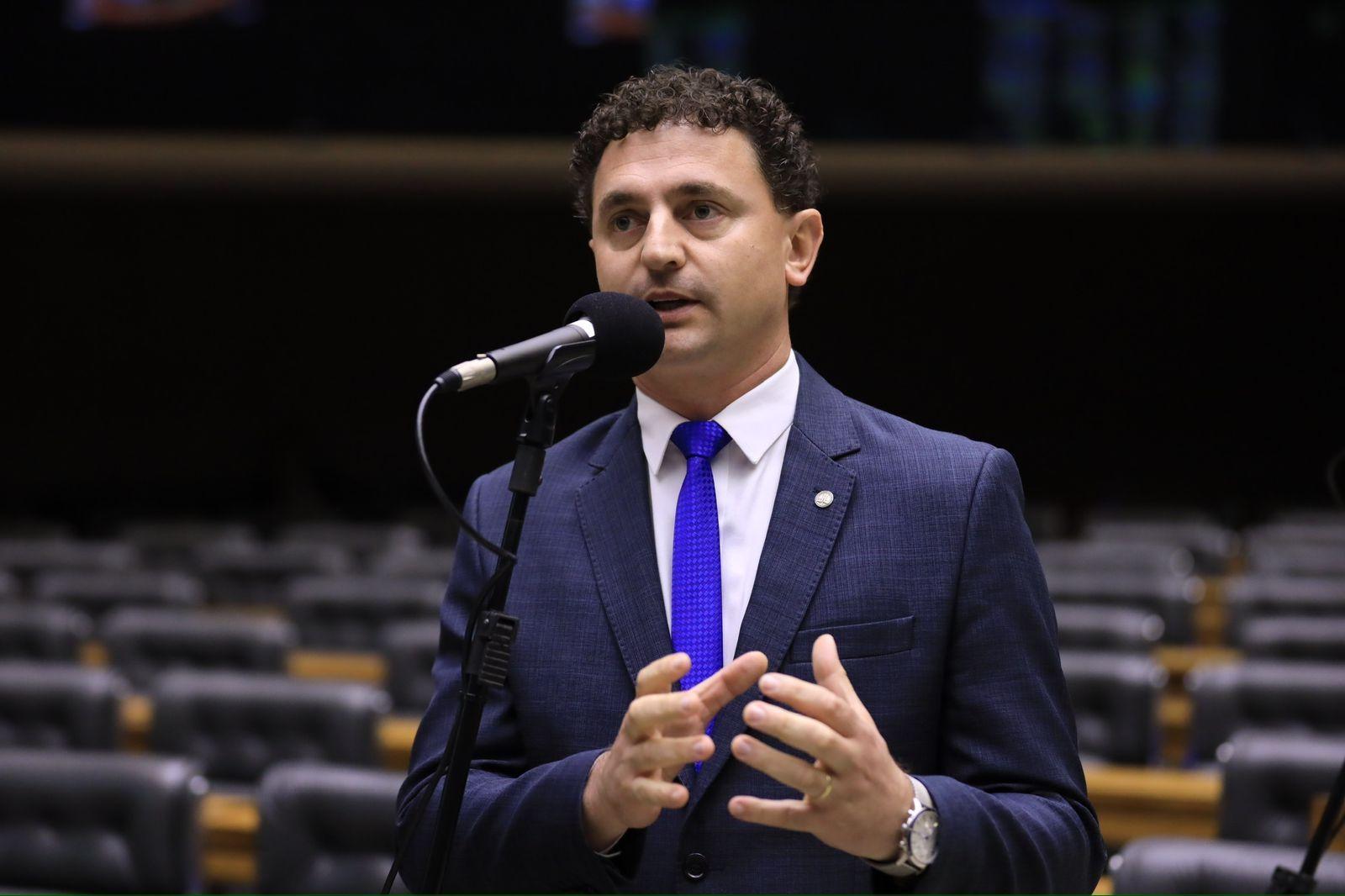 Com apoio de Pezenti, Câmara aprova projeto que mantém Bolsa Família para trabalhador rural contratado por safra