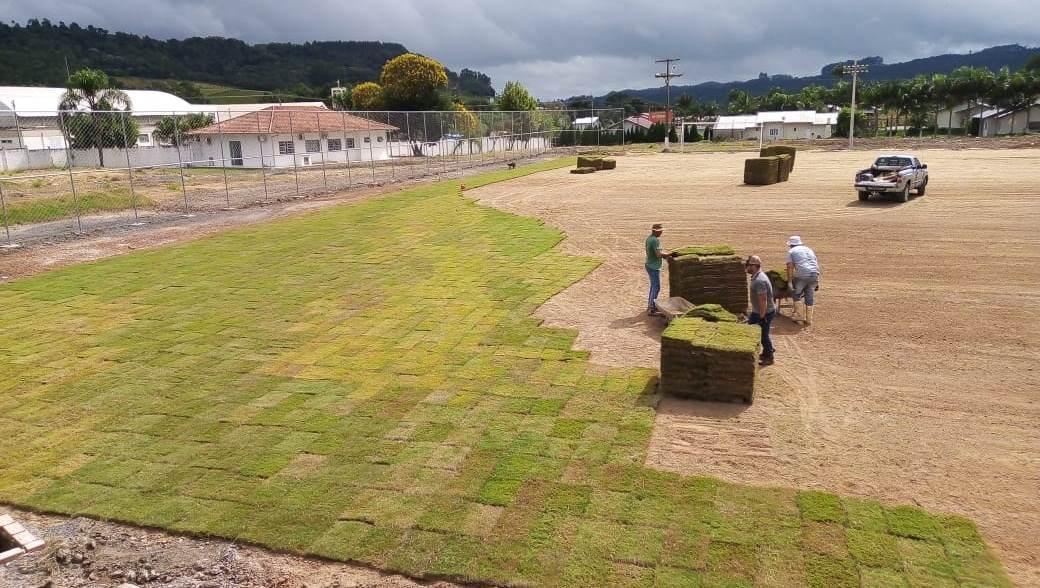 Começa a colocação do gramado no novo Estádio Antonio Vandresen em Ituporanga  