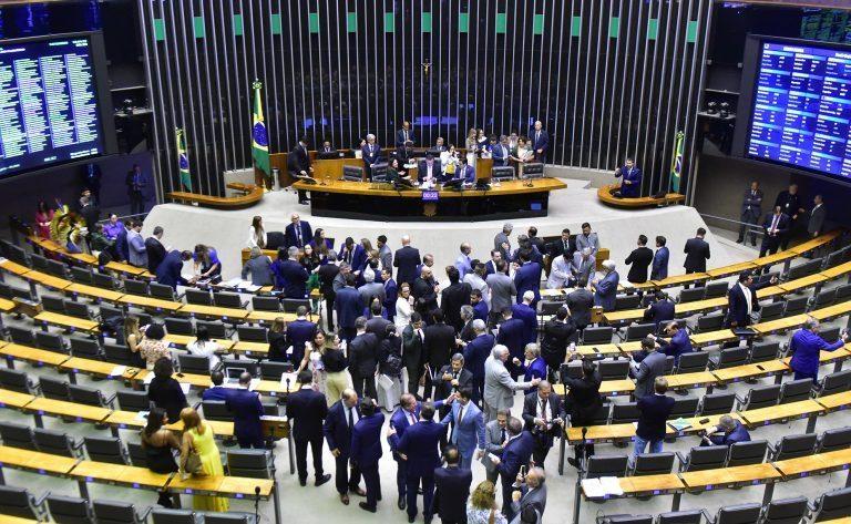 Congresso derruba veto à desoneração da folha de pagamento para 17 setores da economia