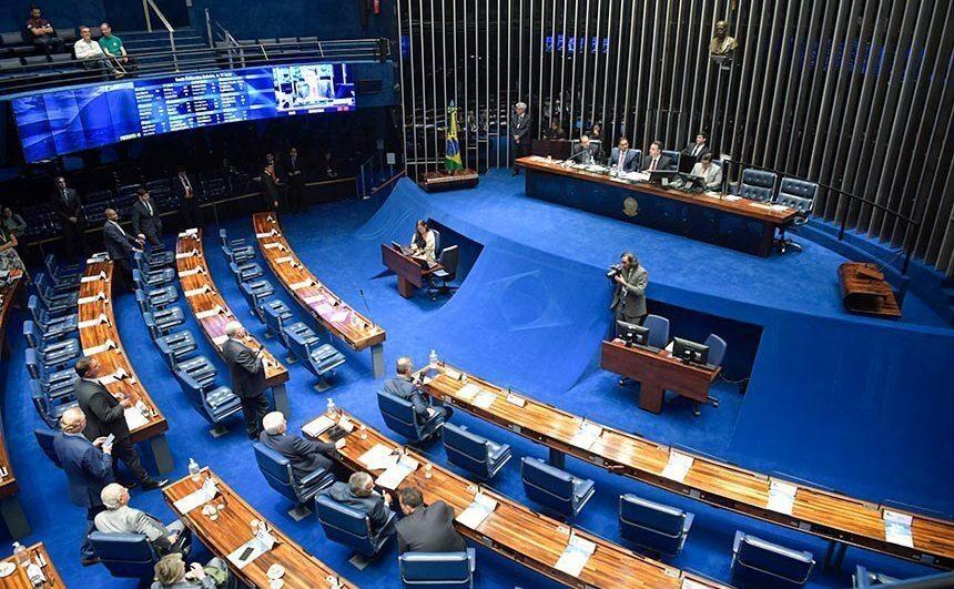 Congresso derruba veto e proíbe saída temporária de presos