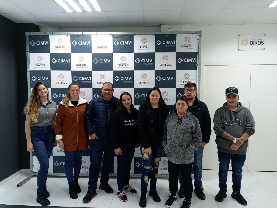 Cooperativa de catadores de Ituporanga visita Parque do Girassol em Timbó