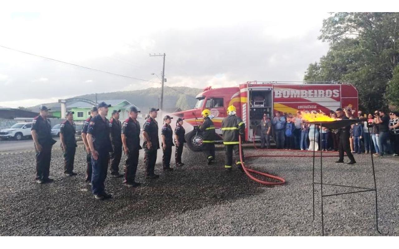 Corpo de Bombeiros de Bom Retiro recebe reforço de 10 novos bombeiros voluntários