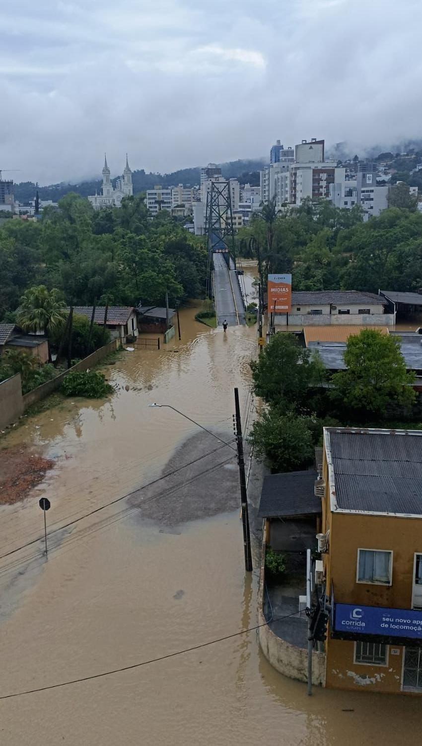 Cota de inundação em Rio do Sul sobe para 12 metros