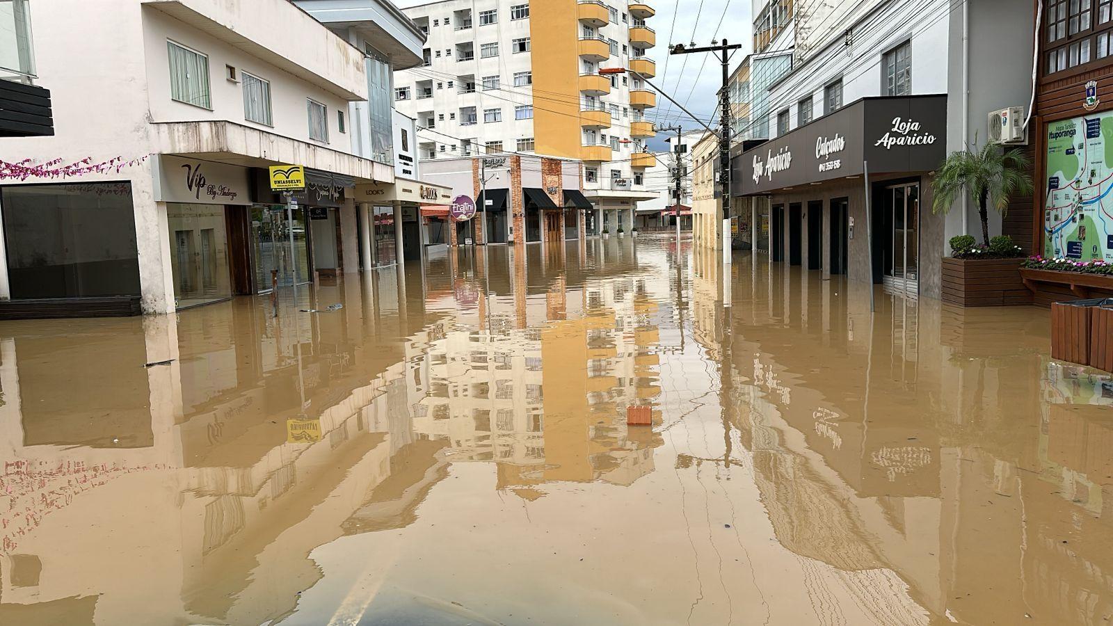 Cota prevista do nível do Rio Itajaí do Sul no centro de Ituporanga é de 6 metros