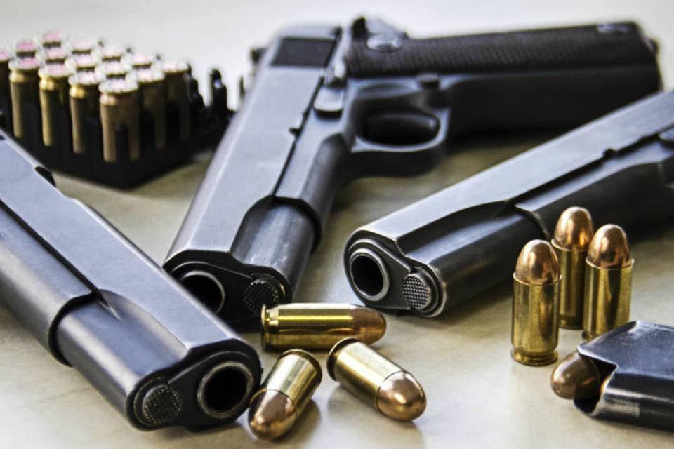 Criminosos invadem residência, rendem adolescente e furtam armas de fogo no Alto Vale