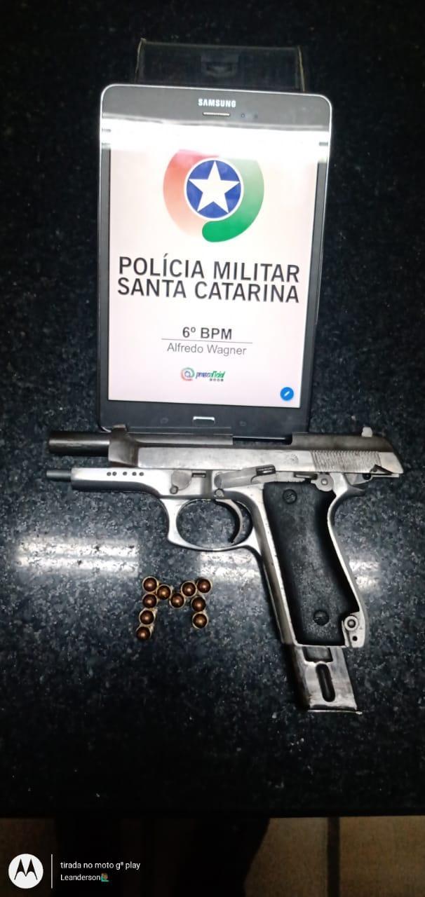 Criminosos roubam uma madeireira e rendem família em Alfredo Wagner