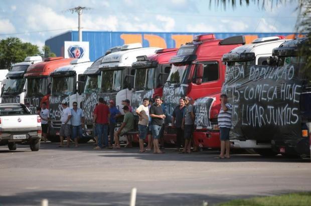 Sem acordo com governo, caminhoneiros confirmam greve a partir da meia-noite