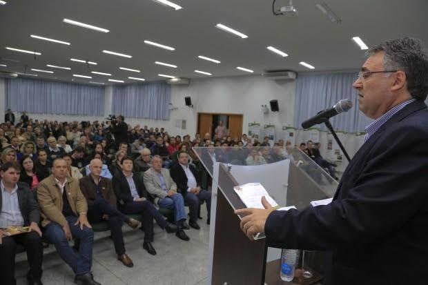 Em fechamento de ciclo de palestras em Rio do Sul, Colombo fala do papel da sociedade na construção de um novo modelo de Estado