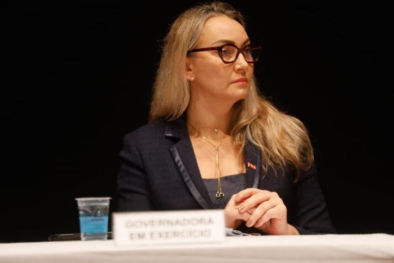 Daniela Reinehr assume governo de SC e fala em diálogo, mudanças no secretariado e ações na pandemia
