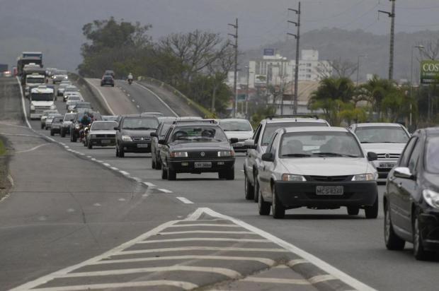 PRF alerta para trânsito intenso ainda nesta terça-feira