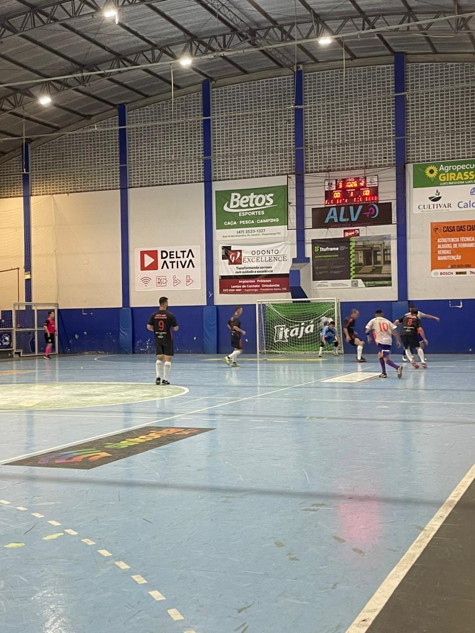 Definidos os semifinalistas do Municipal de Futsal de Ituporanga; Sintonia FM transmite jogos nesta quinta