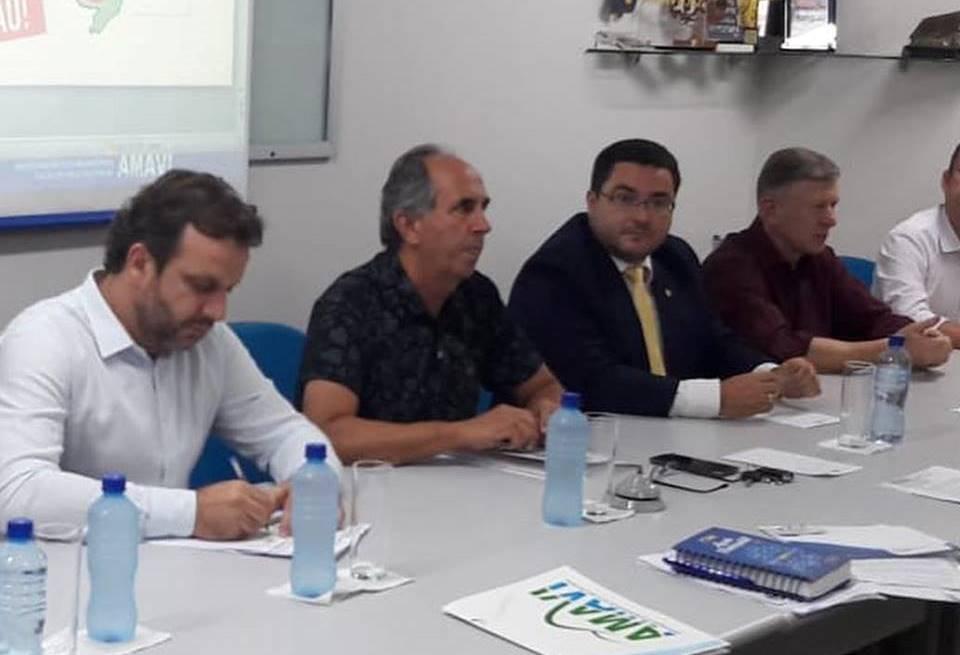 Demandas do Alto Vale foram debatidas durante audiência da frente parlamentar catarinense na Amavi, em Rio do Sul