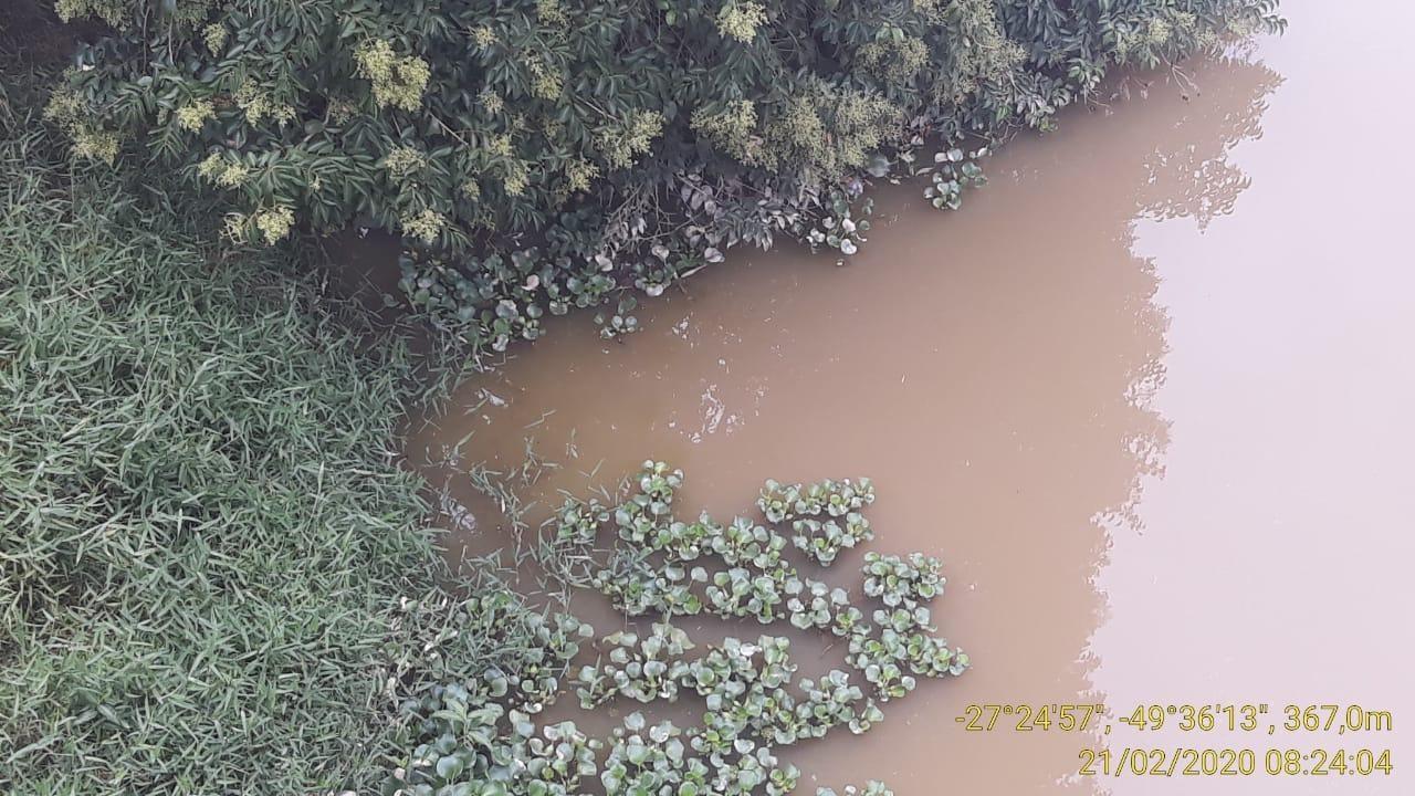 Departamento do Meio Ambiente de Ituporanga constata coloração diferenciada na água do Rio Itajaí do Sul