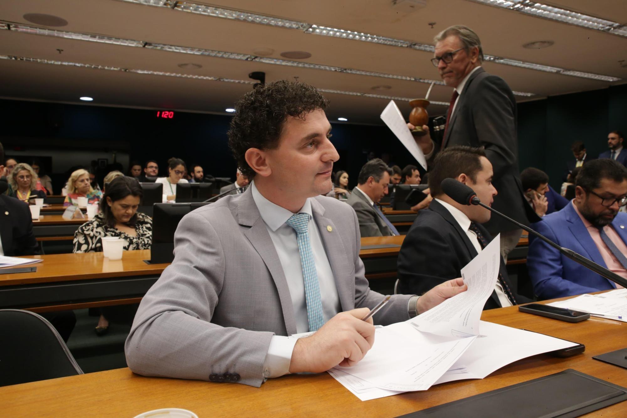Deputado Rafael Pezenti busca promover uma audiência pública para aprimorar os termos do seguro rural