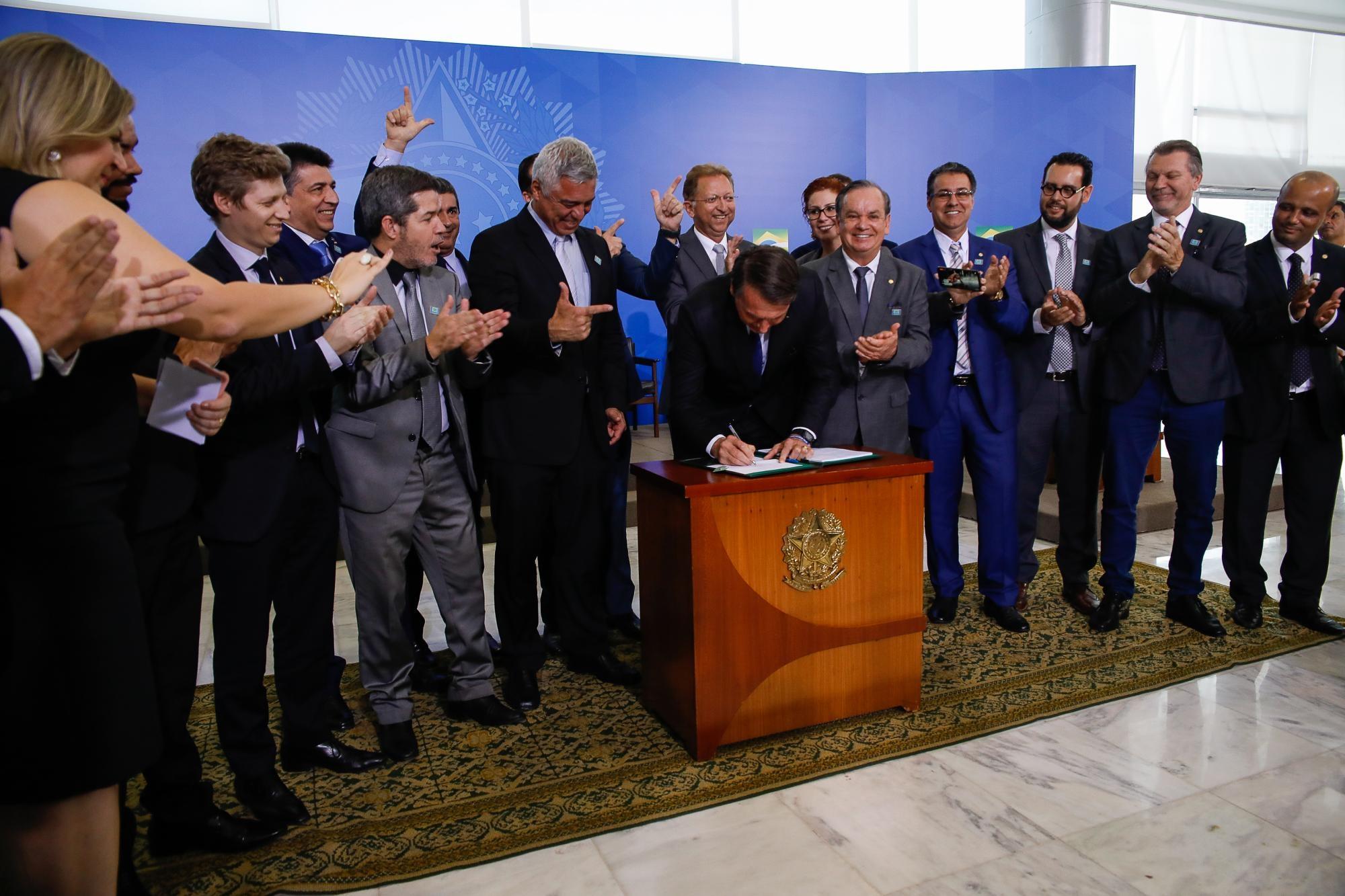 Deputado ituporanguense é prestigiado por Bolsonaro em assinatura de Decreto 