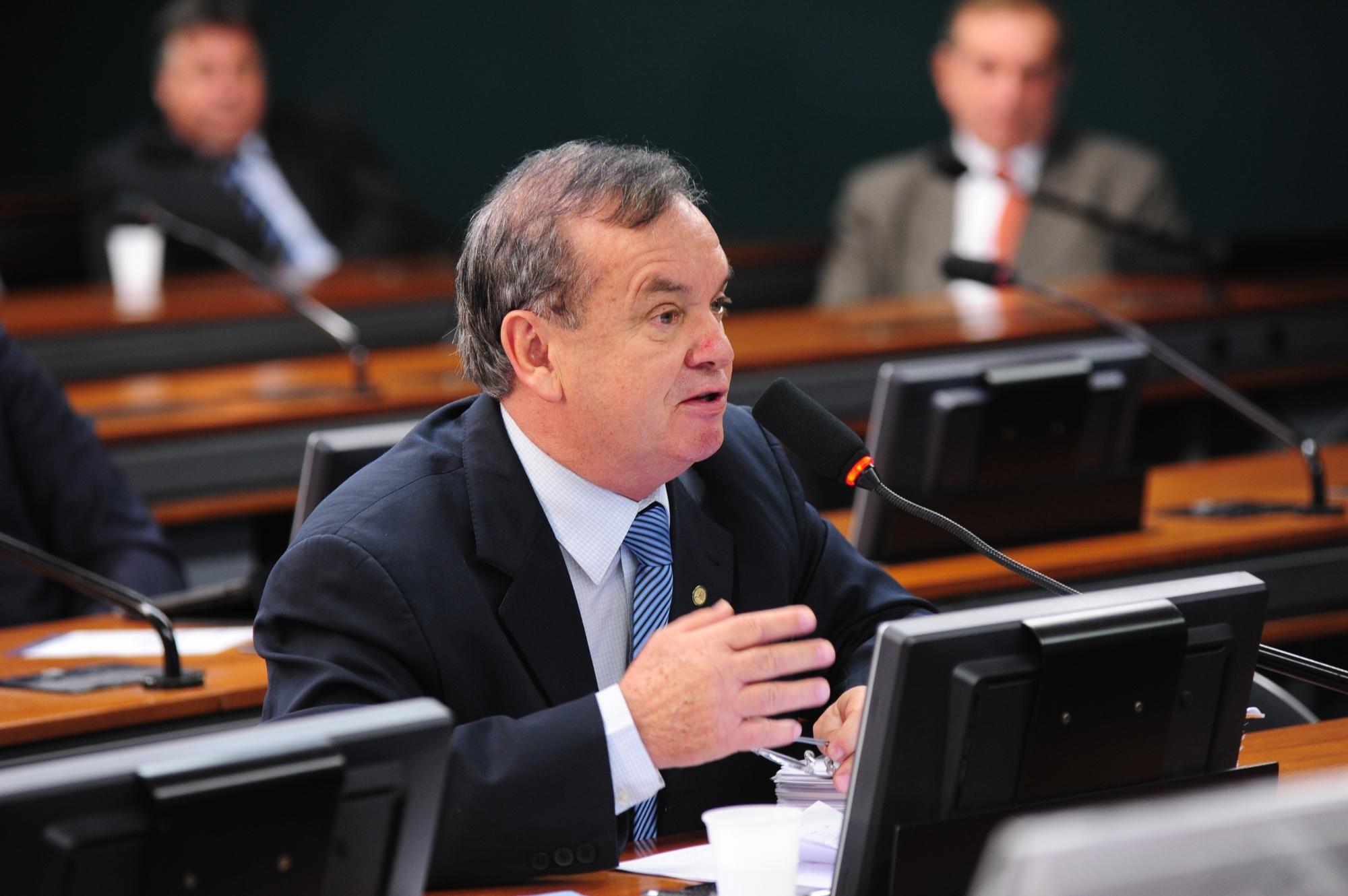 Deputado Peninha é relator de projeto que incentiva a produção de mel 