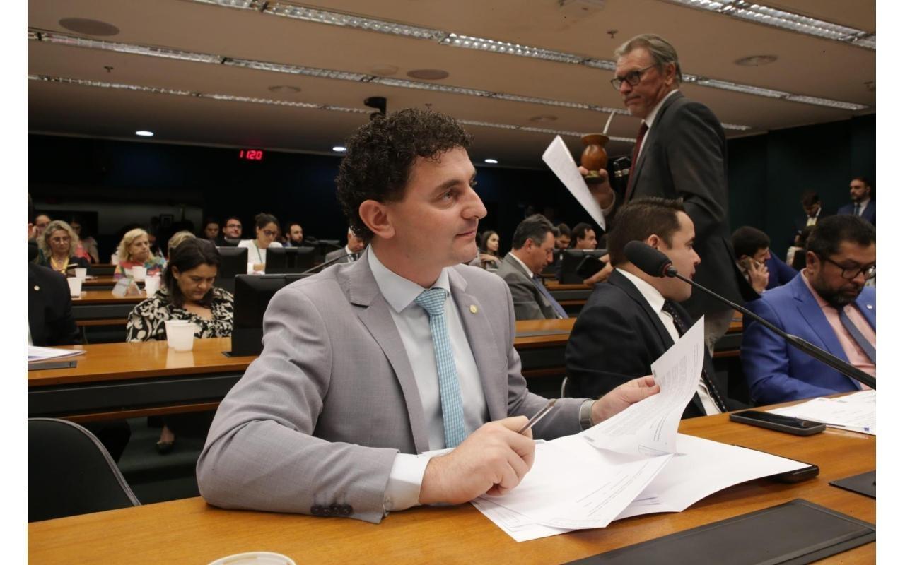 Deputado Rafael Pezenti busca promover audiência pública para aprimorar os termos do seguro rural