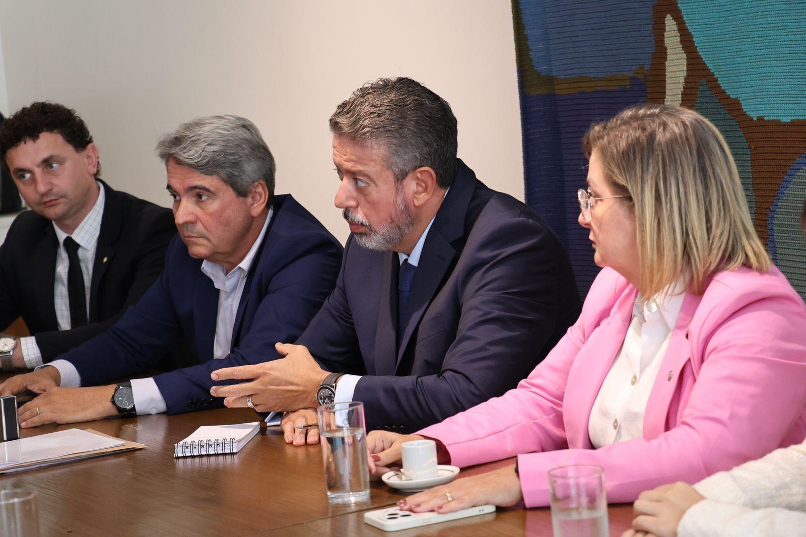 Deputado Rafael Pezenti recorre a Lira em busca de solução para a crise do setor leiteiro
