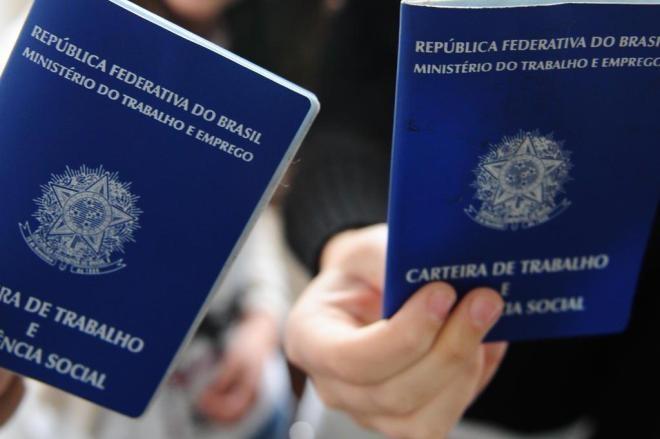 Desemprego cai para 11,9%, mas ainda atinge 12,5 milhões de pessoas no país
