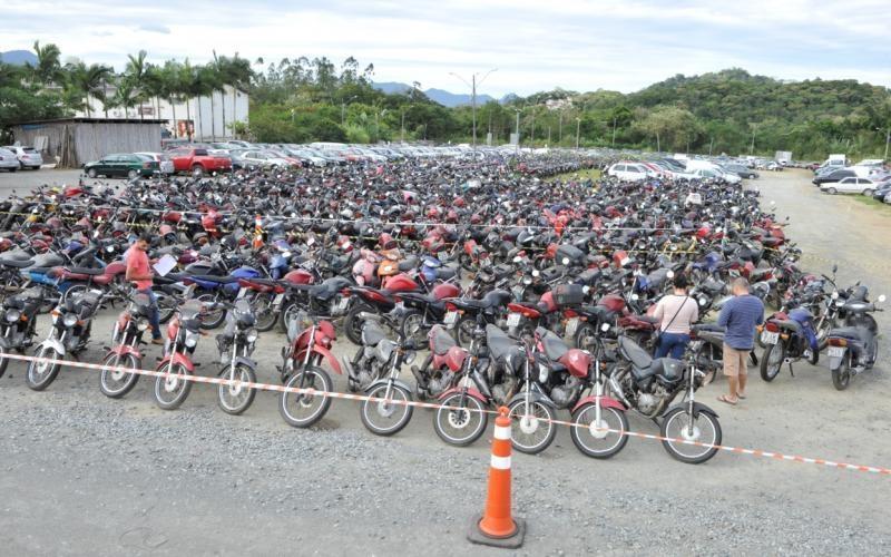 Detran faz leilão de veículos retirados de circulação na Região da Cebola