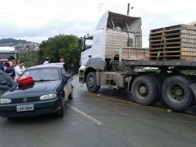 Acidente envolve carreta e carro em Ituporanga