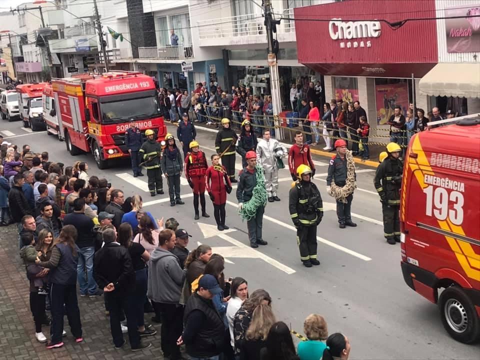 FOTOS: Dia 7 de Setembro foi celebrado com Desfile Cívico em Ituporanga