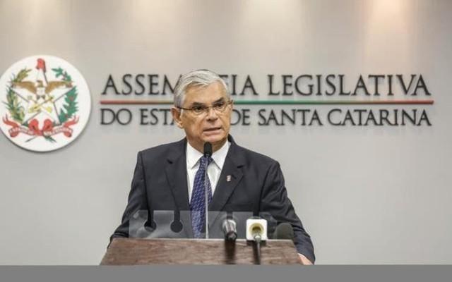 Diagnosticado com COVID-19, ex-governador Eduardo Pinho Moreira é internado
