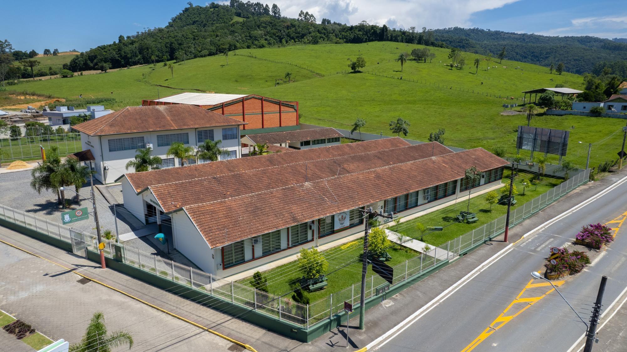 Direção de escola em Leoberto Leal adota medidas de segurança após incidente com trabalhador