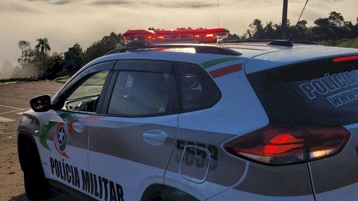 Dois homens invadem casa, trancam adolescentes no banheiro e roubam vários objetos em Ituporanga