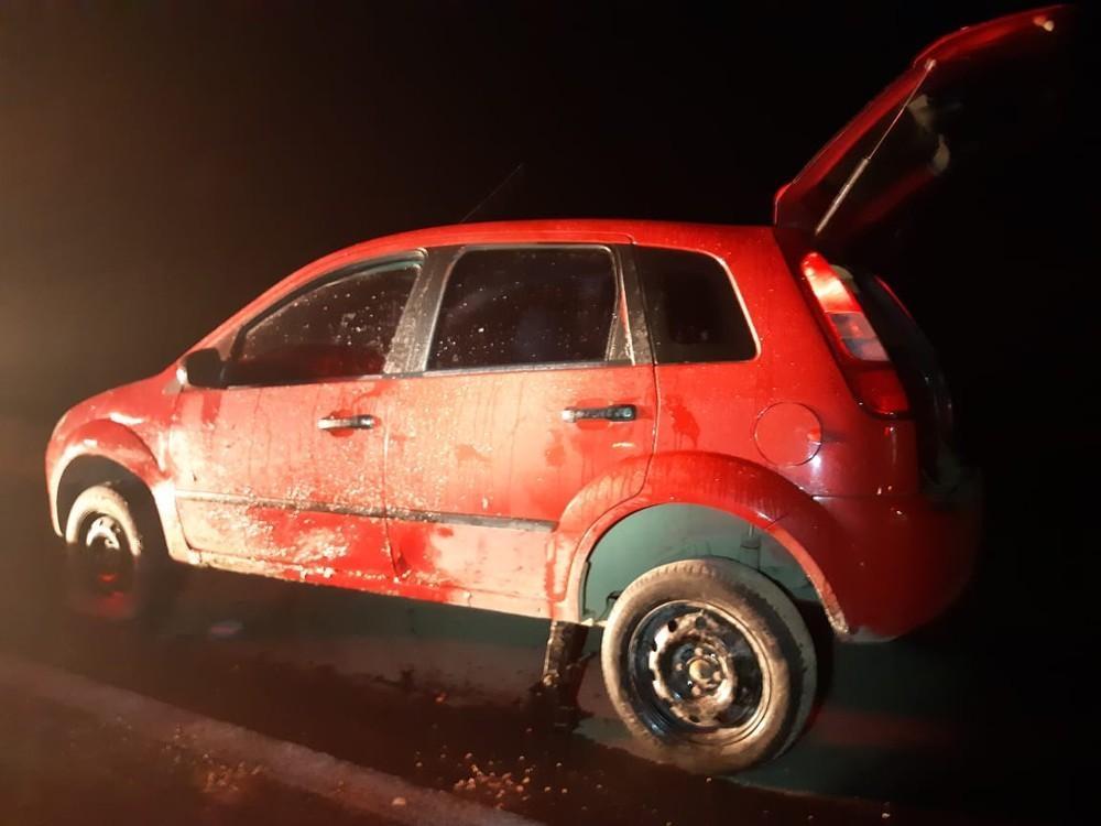 Dois homens morrem atropelados trocando pneu de carro no Alto Vale 