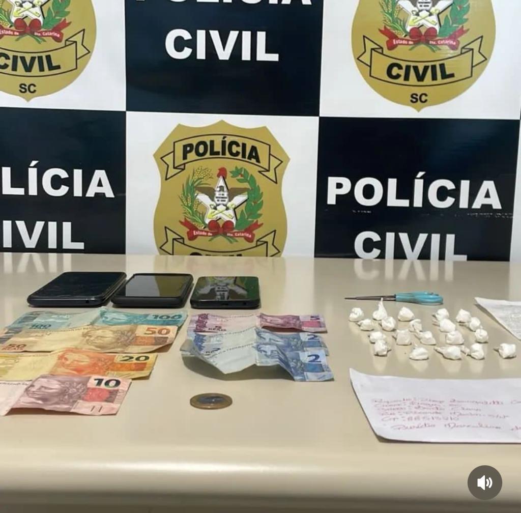 Dois homens são presos por tráfico de drogas em Bom Retiro