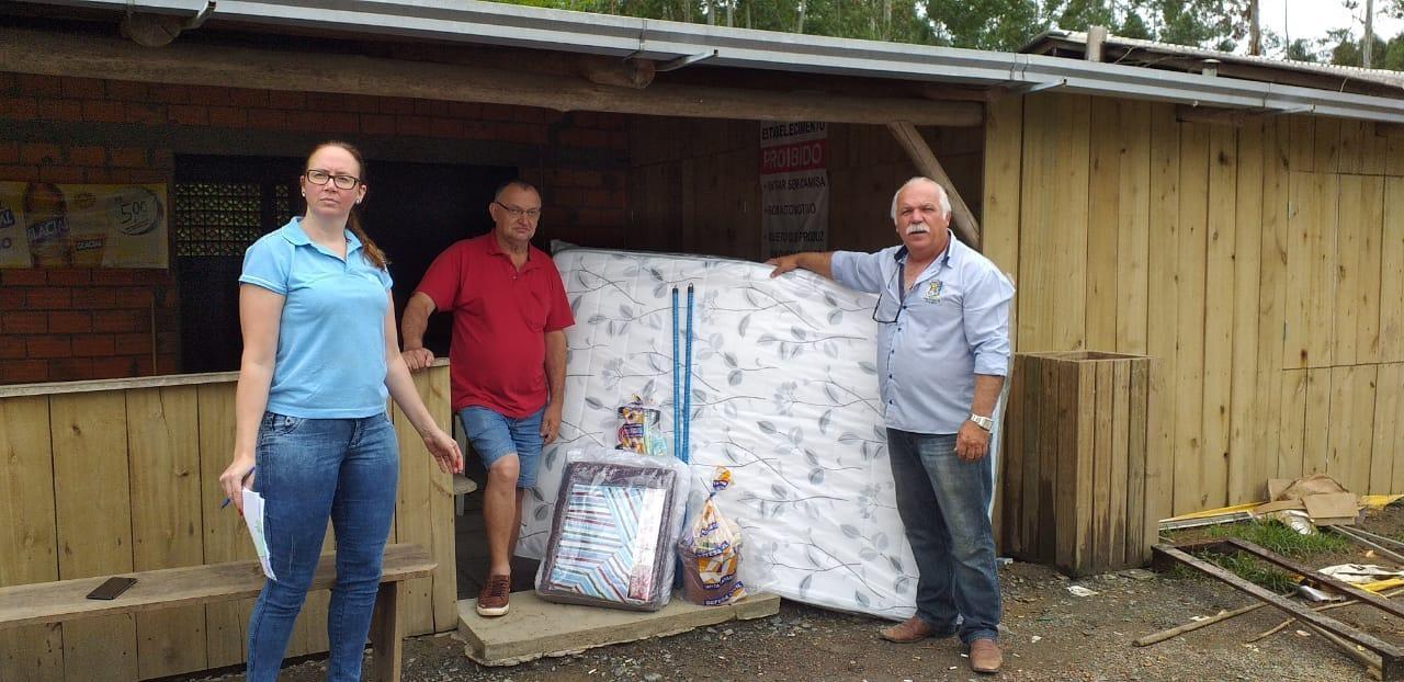 Donativos da Defesa Civil começam a ser entregues para atingidos por enxurrada em Atalanta