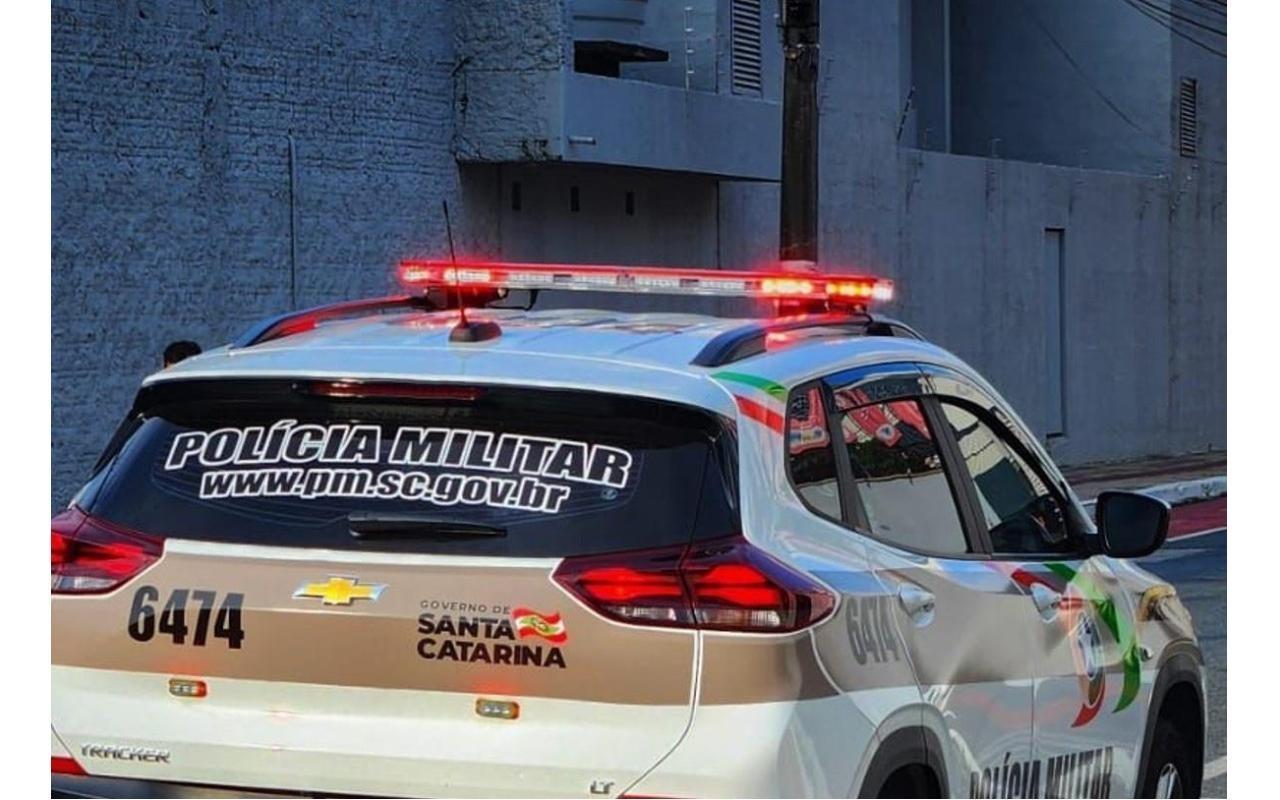 Dupla rende funcionário e rouba posto de combustíveis às margens da BR-470