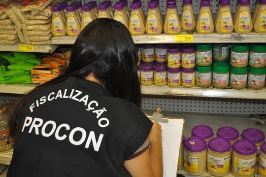 PROCON de Ituporanga fiscaliza supermercados da Capital da Cebola