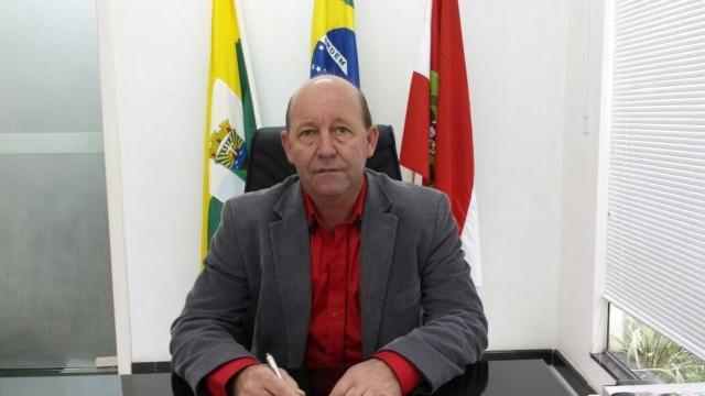 Nicolau Kohn assume prefeitura de Aurora