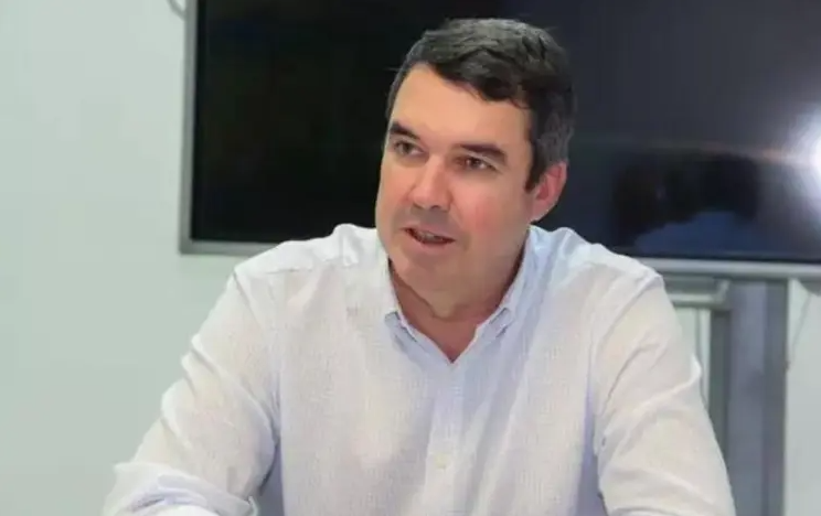 Eduardo Riedel (PSDB) é eleito governador de Mato Grosso do Sul