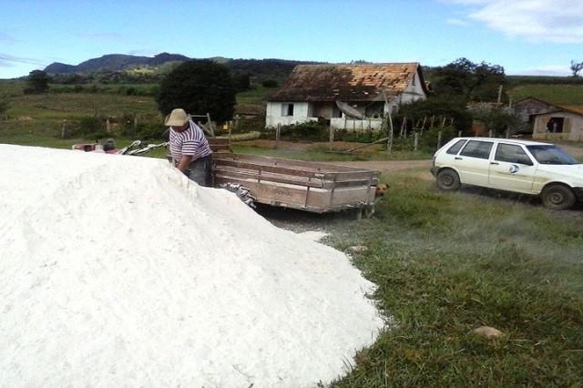 ALFREDO WAGNER: Agricultores já podem solicitar calcário pelo Programa Terra Boa 