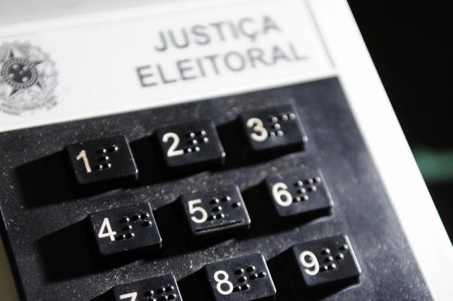Eleitores que não votaram e não justificaram no 1º turno, podem votar normalmente no 2º turno