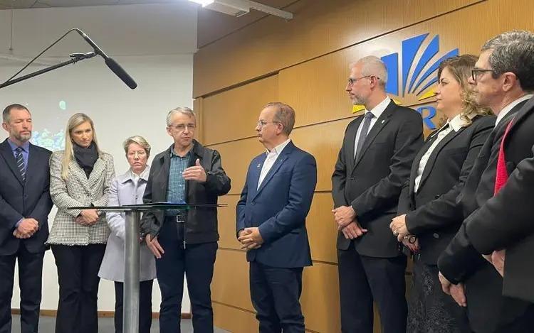 Em Blumenau, ministro transfere decisão sobre a Furb para o próximo governo